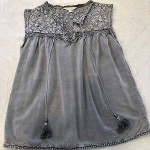 Solitaire Women’s Shirt Size: Small (S) Color: Gray